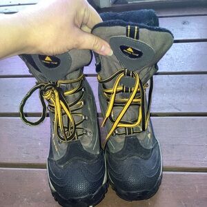 Tundra Black and Gray Kids Snow Boots with Yellow Laces